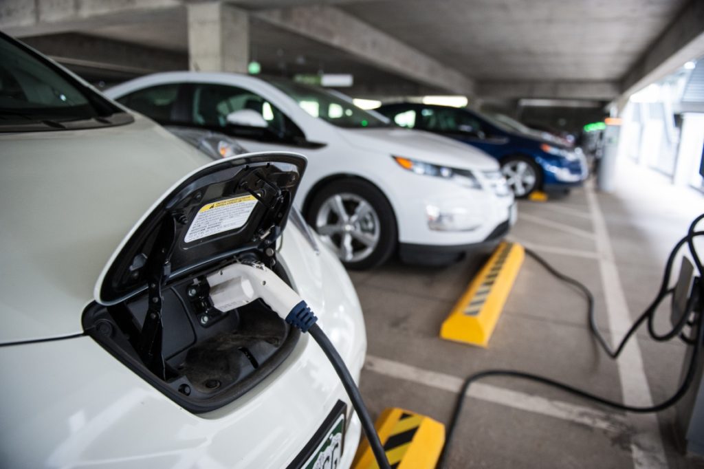 Arizona Governor Ducey signs MoU to Create Electric Vehicle Corridor