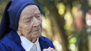 Lucile Randon - 118 years old French nun