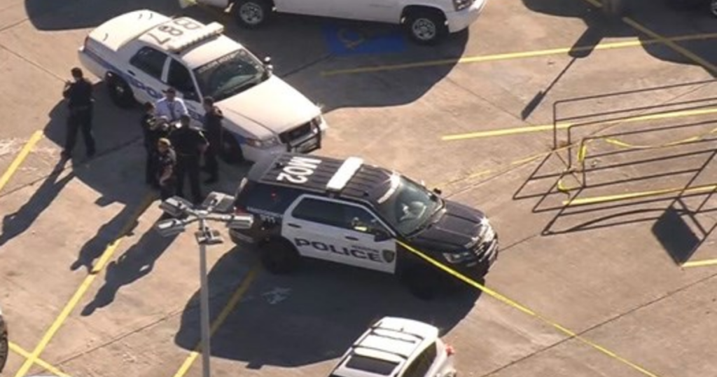 Willowbrook Mall Stabbing: 5 Suspects Pursued