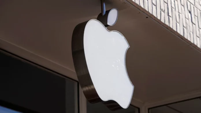 Apple Criticized Over Confidentiality