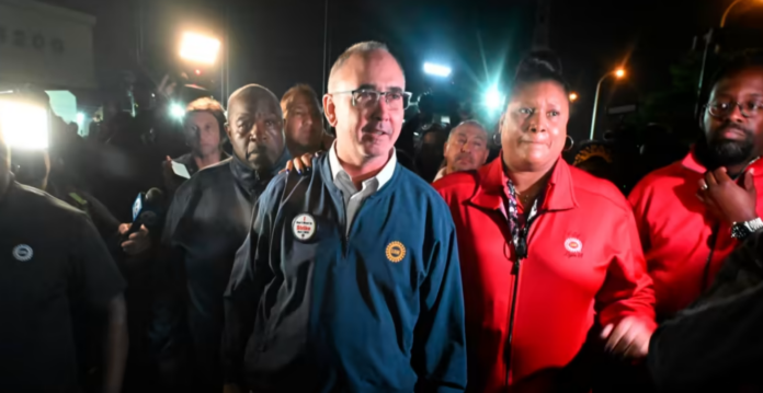 Dramatic Tensions Rise as GM UAW Strikers Grapple with Auto Giants