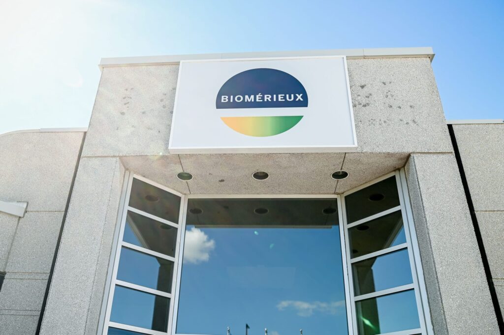 BioMerieux acquires Lumed