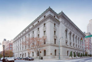 Split 11th Circuit Wont Revive Doctors Equal Pay Suit