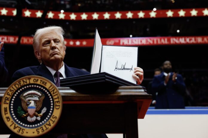 Judge Pauses Trump Citizenship Order