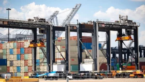 US longshoremen reach tentative deal with ports