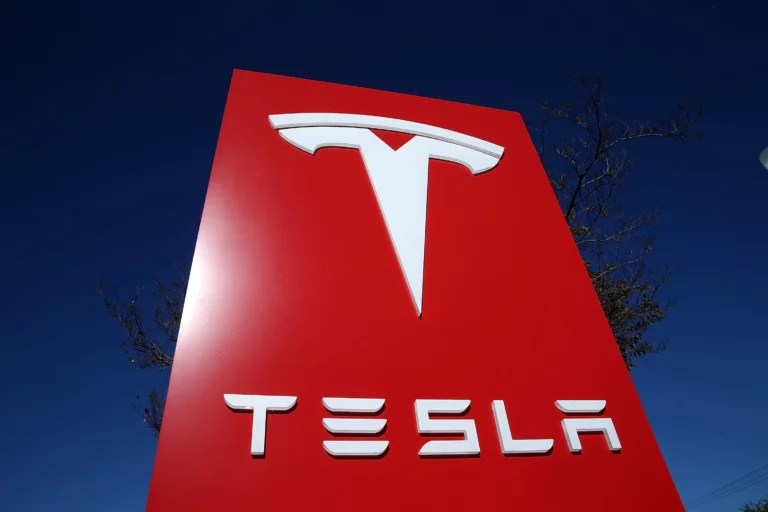 Tesla Urges Delaware Court to Slash $176M Attorney Fee in Major Stockholder Case