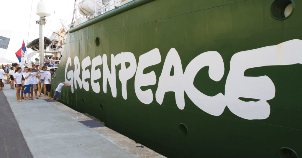 Greenpeace Fights Back in Pipeline Showdown