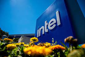Intel Seeks Final Toss of Investor Suit Over Chip Struggles
