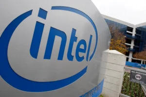 US takes 10% stake in Intel