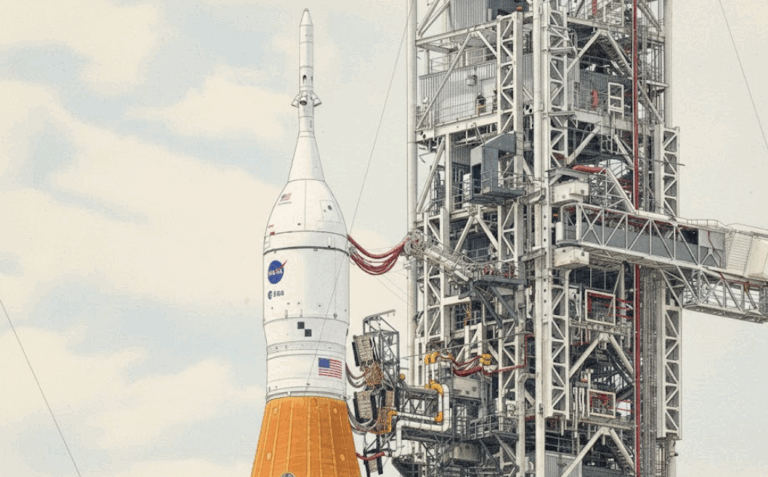 NASA Advances Artemis II Rocket Test as Rare Cold Snap Forces Schedule Change in Florida