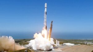 SpaceX launches Falcon 9 rocket