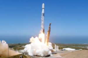SpaceX launches Falcon 9 rocket