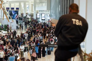 Trump to pay TSA workers amid shutdown