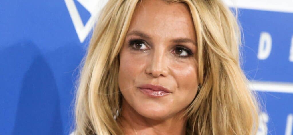 Britney-Spears-event-blue-1300