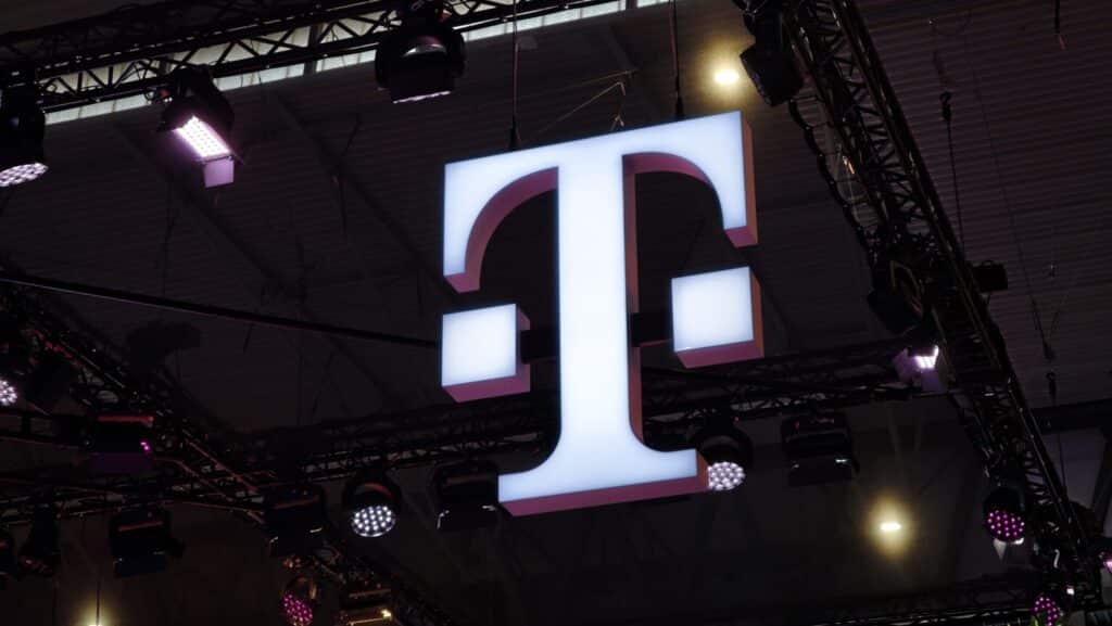 T-Mobile suspends free in-flight wifi