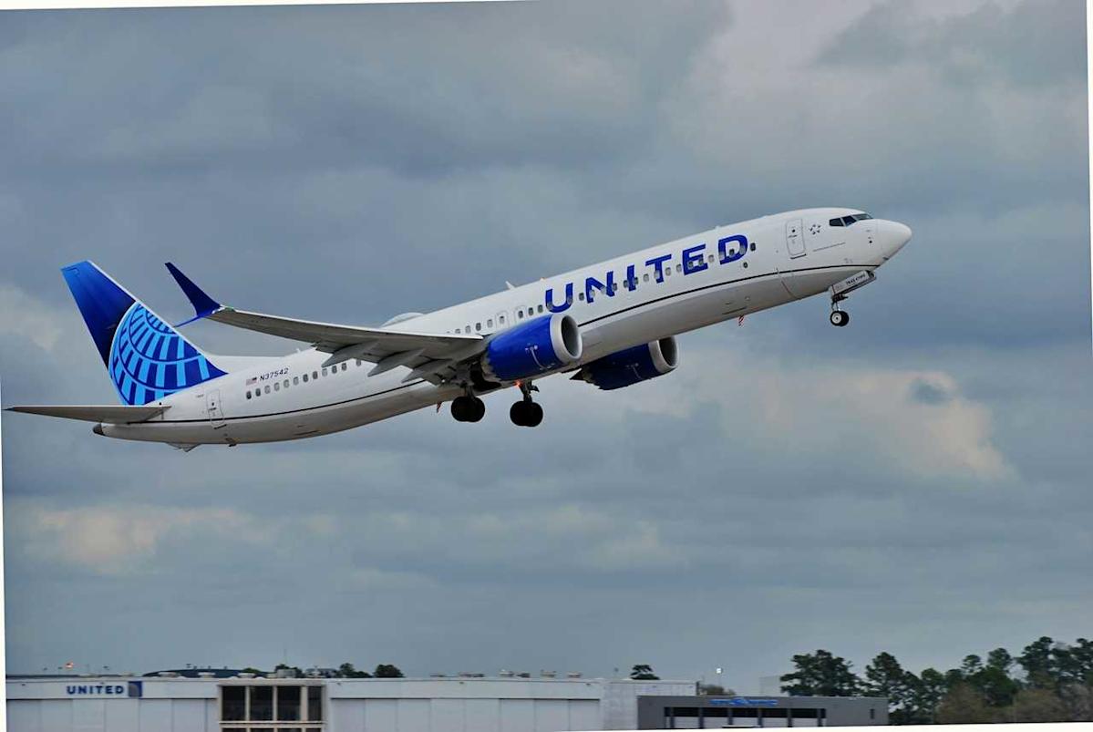 United Airlines plane hits drone