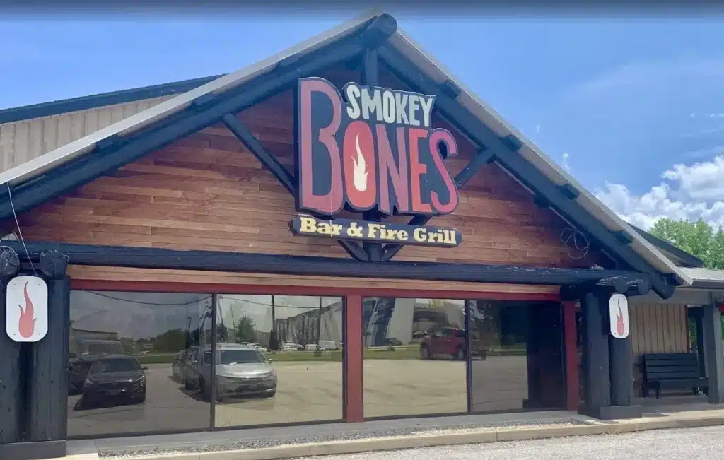 smokey bones files for bankruptcy