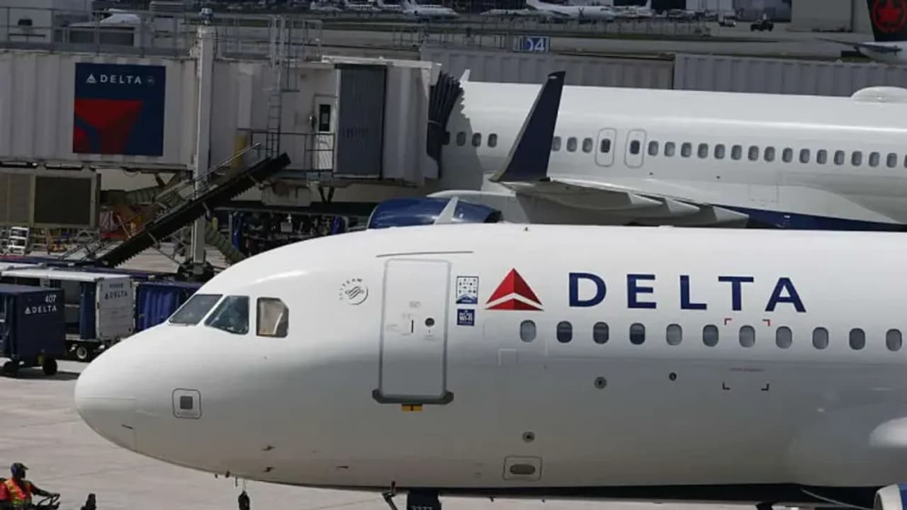 Berkshire Hathaway Buys Delta Air Lines Stake Worth $2.65 Billion in Sweeping First-Quarter Portfolio Overhaul
