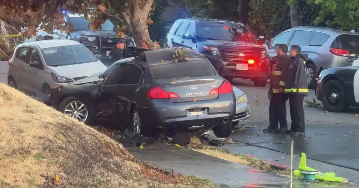 Vehicle strikes cars and pedestrians in Oakland