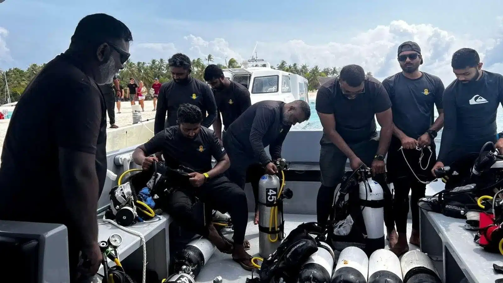 missing italian divers found in maldives