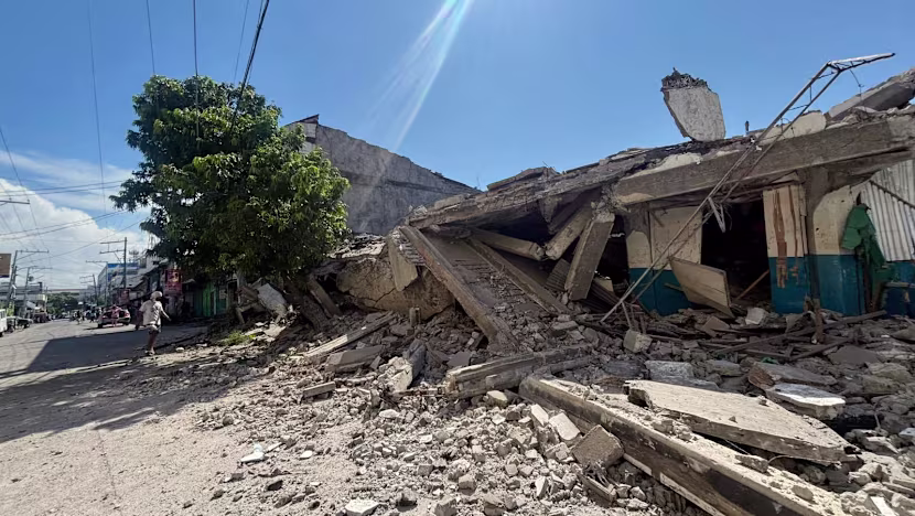 2026-06-08t051404z_197542762_rc2dplaa00ai_rtrmadp_3_philippines-quake