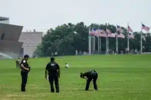 8647 National Mall marking investigation