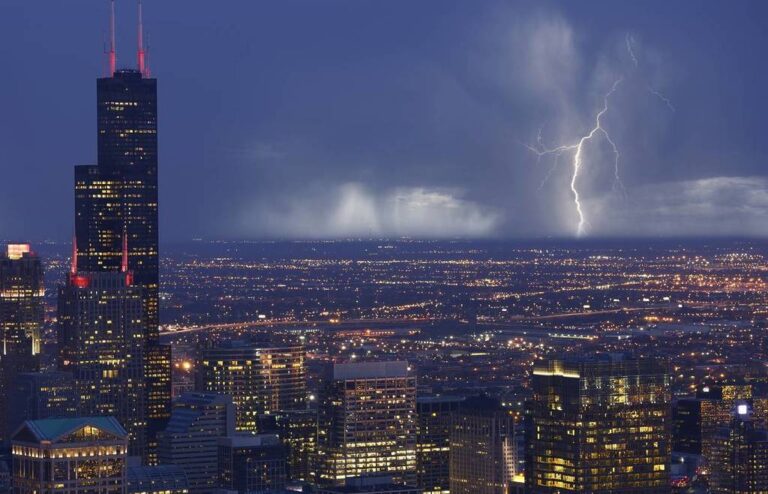Severe thunderstorms hit Chicago