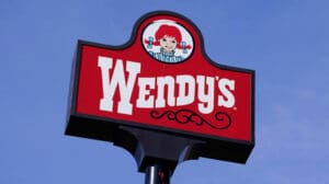 wendy employees trash serving