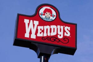 wendy employees trash serving