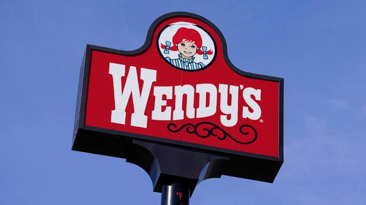 wendy employees trash serving