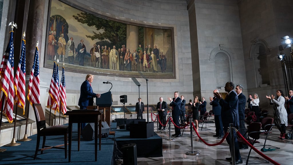 Donald Trump speaks using teleprompters as Kalshi insider trading allegations raise questions about advance access to presidential remarks.