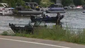 boat capsizes on Geneva Lake