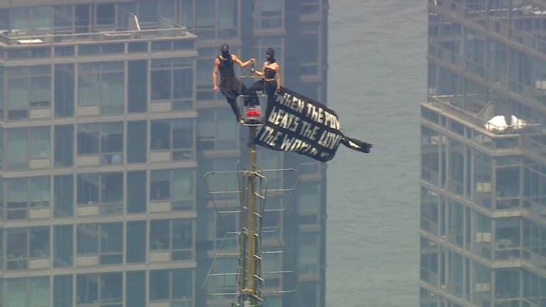 couple on empire state building