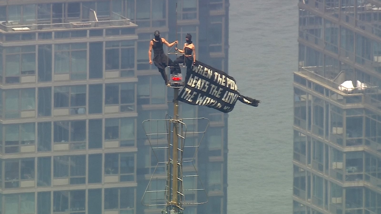 couple on empire state building