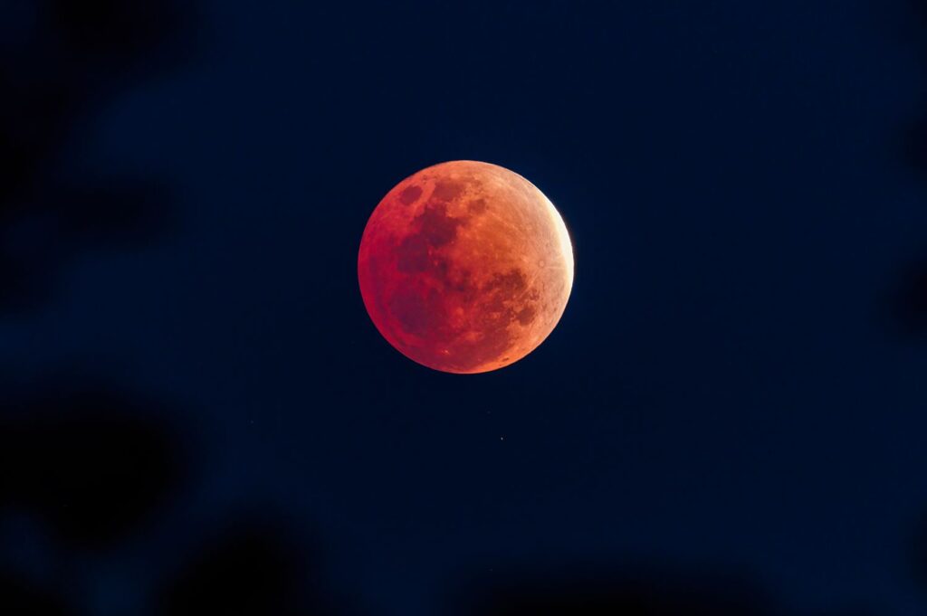 blood moon total lunar eclipse tonight