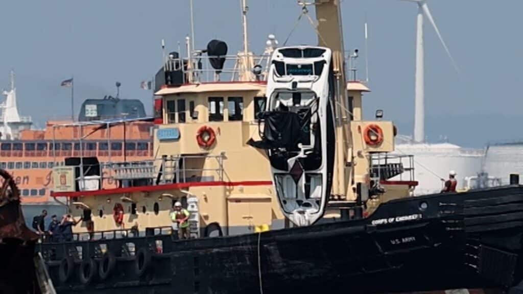boat capsizes in New York Harbor