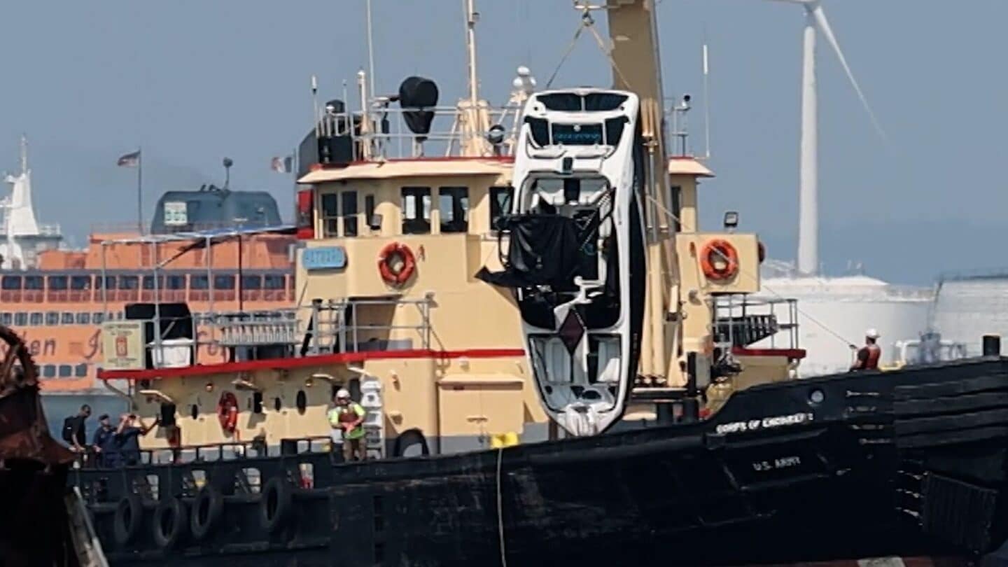 boat capsizes in New York Harbor