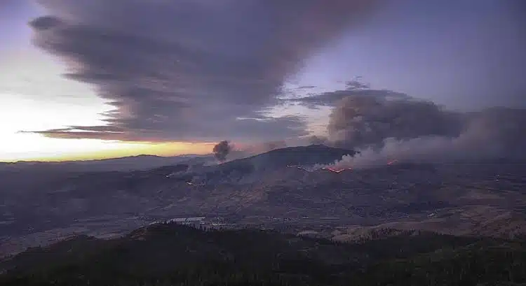 Hawk Fire Chases Nearly 14,000 Reno Residents From Their Homes Overnight
