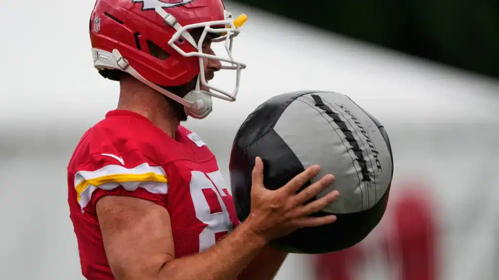travis kelce chiefs training camp